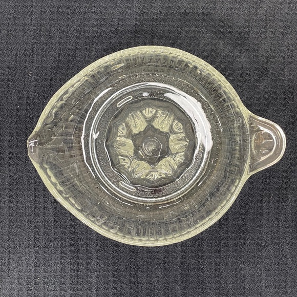 Vintage Clear Glass Hand Juicer Reamer Orange Lemon Citrus Juicer - Large - Picture 5 of 11